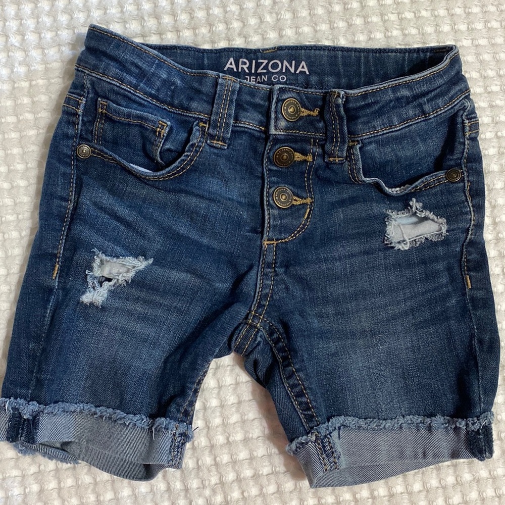 Size 6 Arizona distressed denim shorts